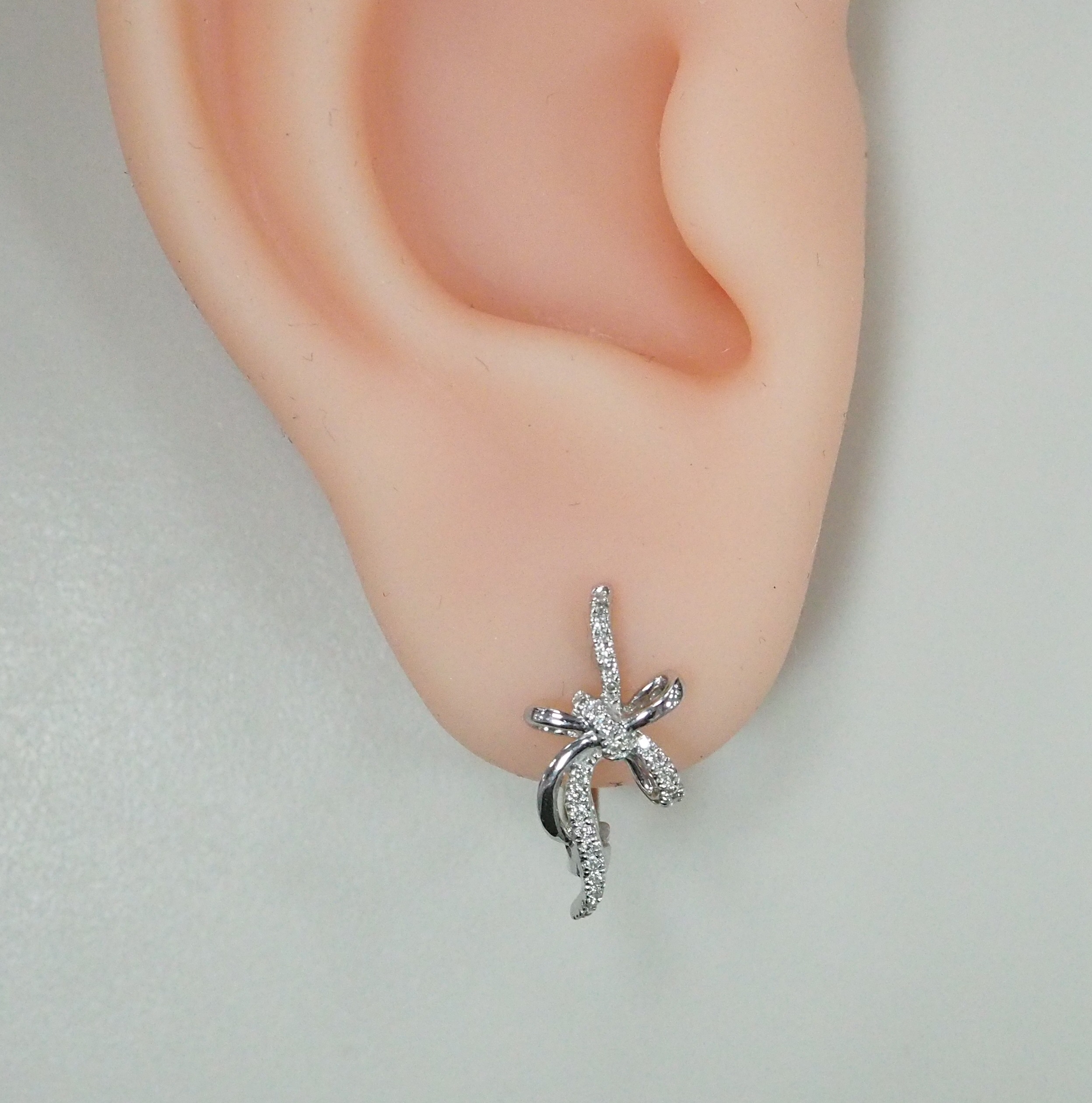 Серьги из белого золота с бриллиантами